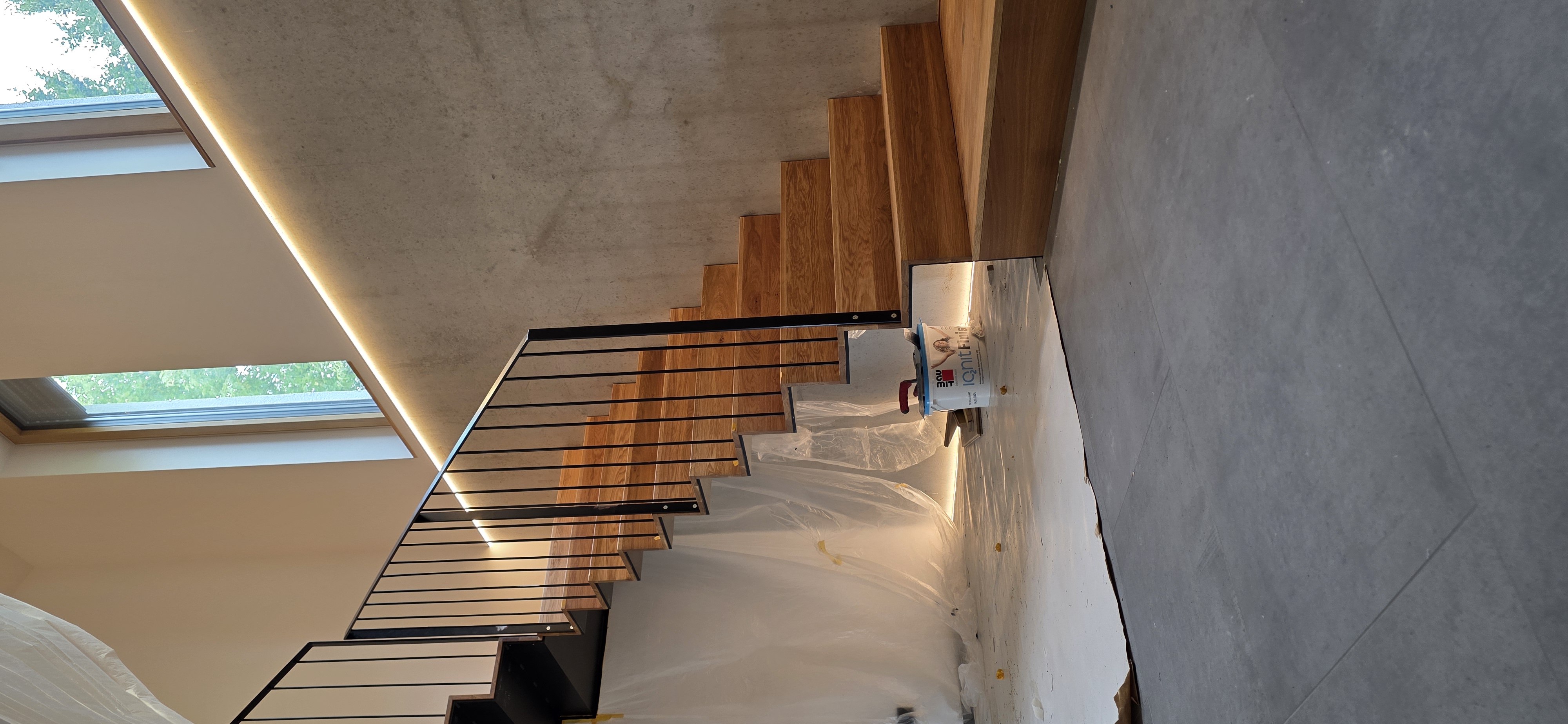 Faltwerktreppe in der Anbringung